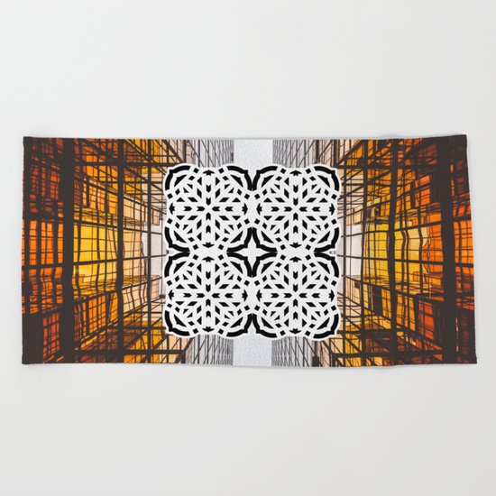 Makeneki Dorrea Beach Towel