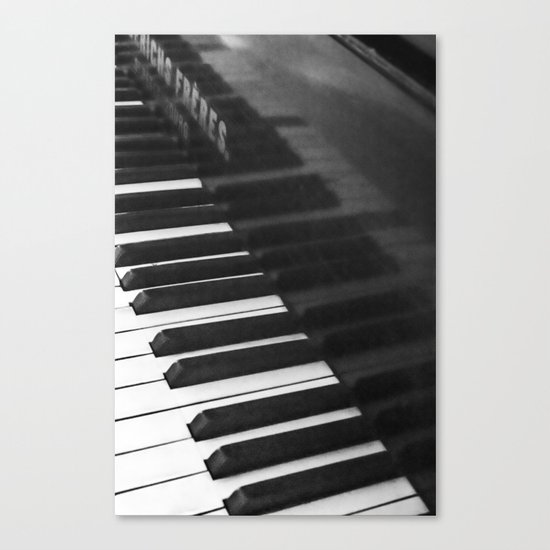 Old grand piano Canvas Print