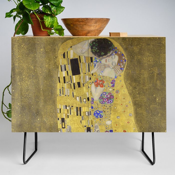 Gustav Klimt's The Kiss (1907–1908) Reproduction On Public Domain Of The Famous Painting Credenza