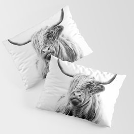 portrait of a highland cow Pillow Sham