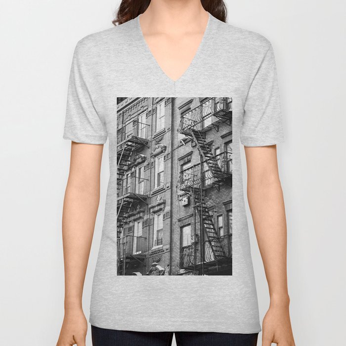 Architecture in NYC | Black and White Photography V Neck T Shirt