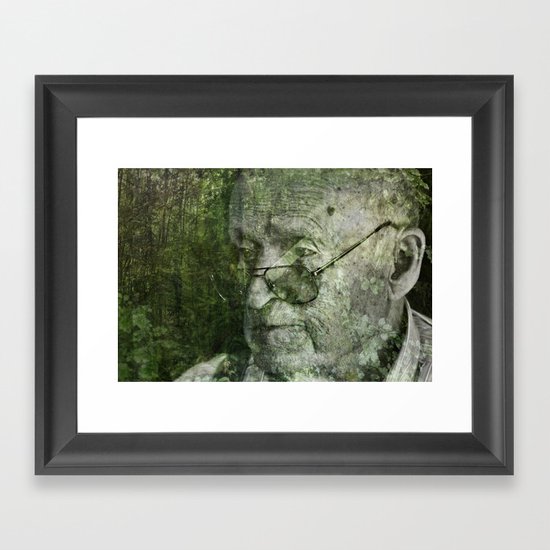 une vieille forêt Framed Art Print