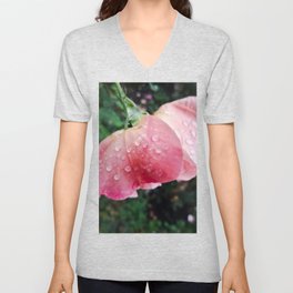 Romantic pink rose rose with raindrops  V Neck T Shirt