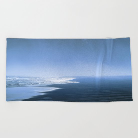 Blue ocean mood Beach Towel