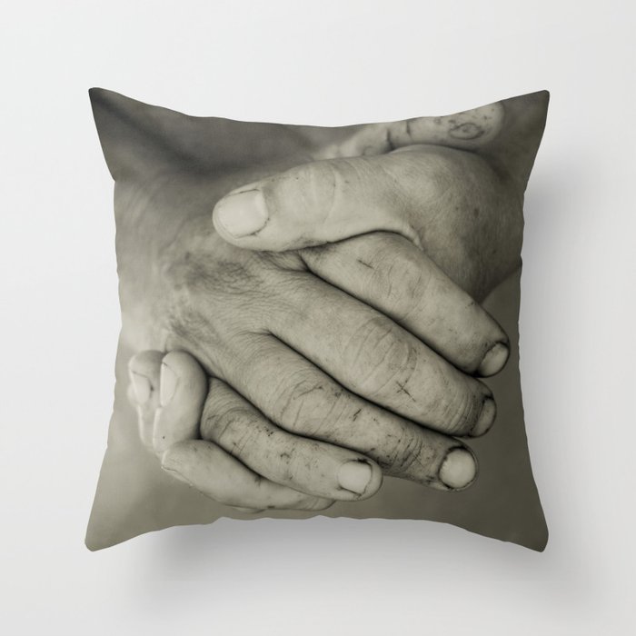 manos trabajadoras Throw Pillow