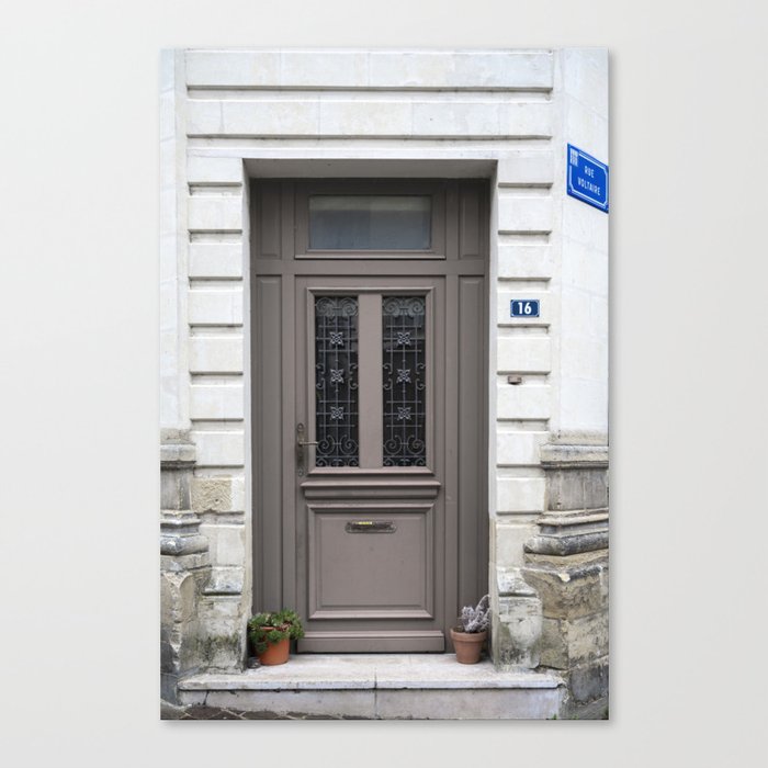 The brown door nr. 16 - French frontdoor - loire valley street and travel photography Canvas Print
