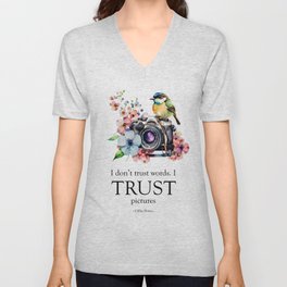 I trust pictures V Neck T Shirt