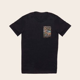 Robin chicks in nest T Shirt