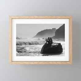 Block Island in Black and White (Couple at Mohegan Bluffs) Framed Mini Art Print