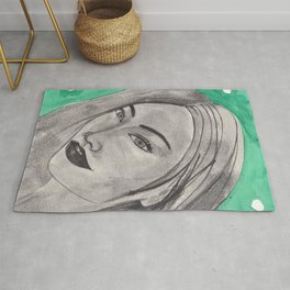 girl infront of a gre bacground Rug