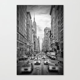 NEW YORK CITY 5th Avenue Traffic | Monochrome Canvas Print