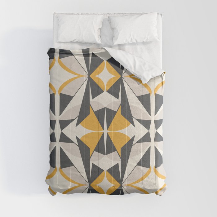 Yellow and brown retro triangle pattern Comforter