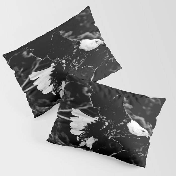 Bald Eagle in flight black and white Pillow Sham