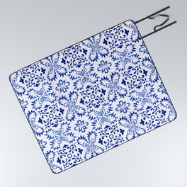 Blue and White Vintage Floral Star Snowflake Pattern Picnic Blanket