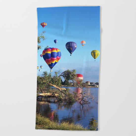 Hot air balloon scene Beach Towel