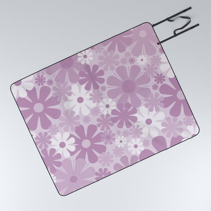 Retro 60s 70s Aesthetic Floral Pattern in Pretty Lilac Purple Picnic Blanket