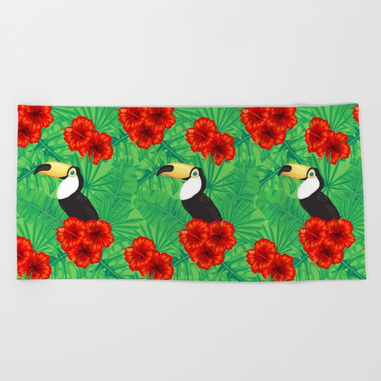 Tropical pattern with toucan and tropical leaves Beach Towel
