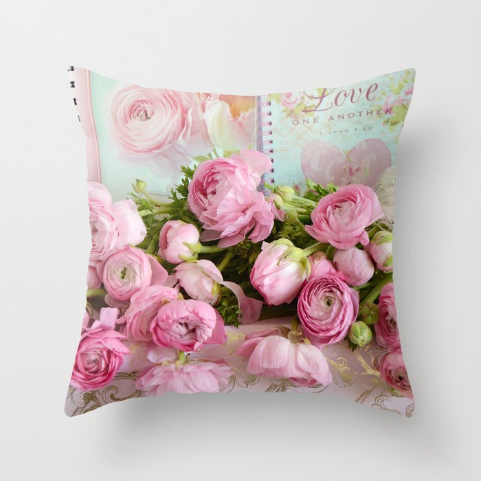 Shabby chic couch 2025 pillows
