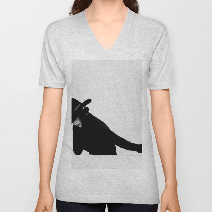 Smooth criminal; woman in all black and a black hat fashion & glamour female black and white photograph - photography - photographs V Neck T Shirt
