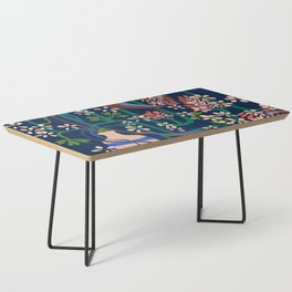 Strainge Clover blossoms in a vase dark blue Coffee Table