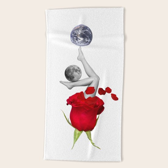 Fleur de peau Beach Towel