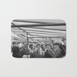 Mensen rond een winkelkraam waar wafelijzers worden verkocht, Bestanddeelnr 254 0348 Bath Mat | Urban, Photo, Blackandwhite, City, People, Vintage, France, Photograph, Paris 