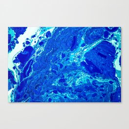 AN ABSTRACT PATTERN IN THE BLUE WATER SURFACE Canvas Print