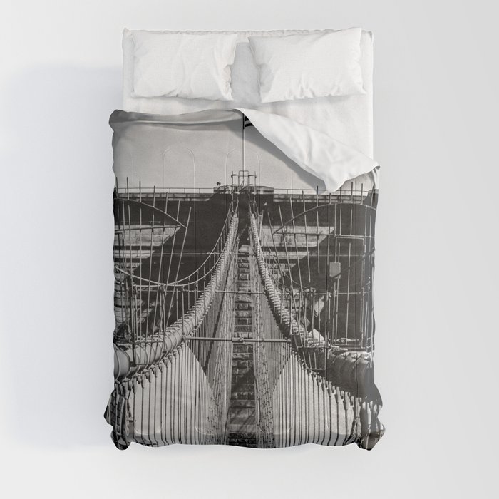Brooklyn Bridge and Manhattan skyline in New York City black and white Comforter