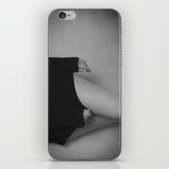 a simple black & white iPhone & iPod Skin