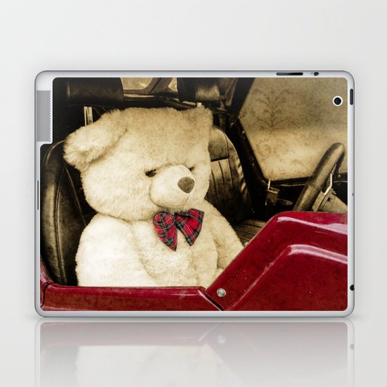 TEDDY GOES FOR A DRIVE Laptop & iPad Skin