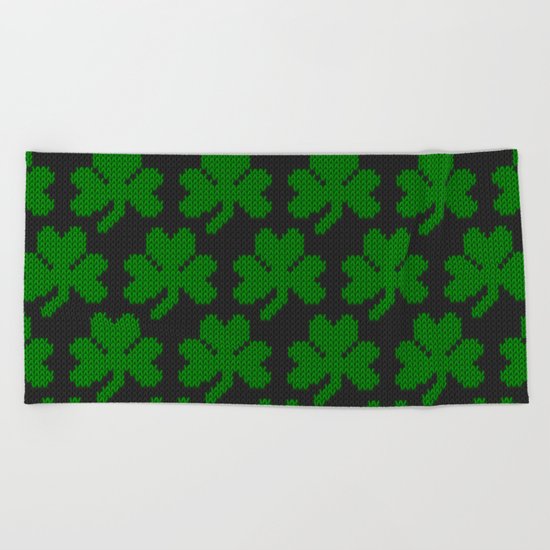 Shamrock pattern - black, green Beach Towel