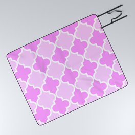 Quatrefoil - light pink dual Picnic Blanket