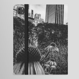 Central Park and Manhattan skyline in New York City black and white iPad Folio Case