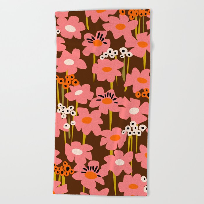 Relax in your retro summer meadow – floral shapes pattern Beach Towel