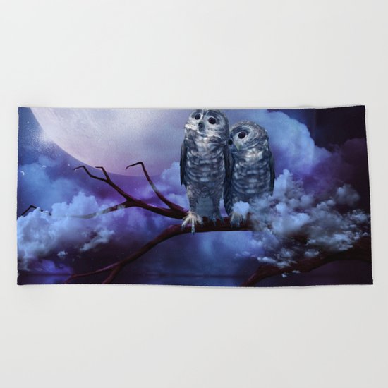 Cute couple owls Beach Towel