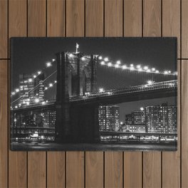 Brooklyn Bridge and Manhattan skyline at night in New York City black and white Outdoor Rug