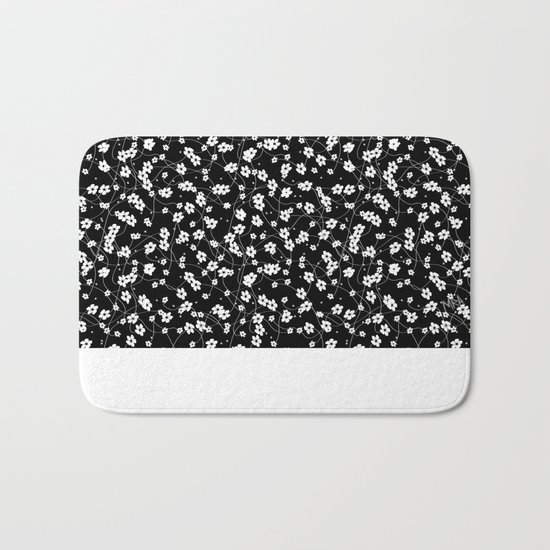 White flowers Bath Mat