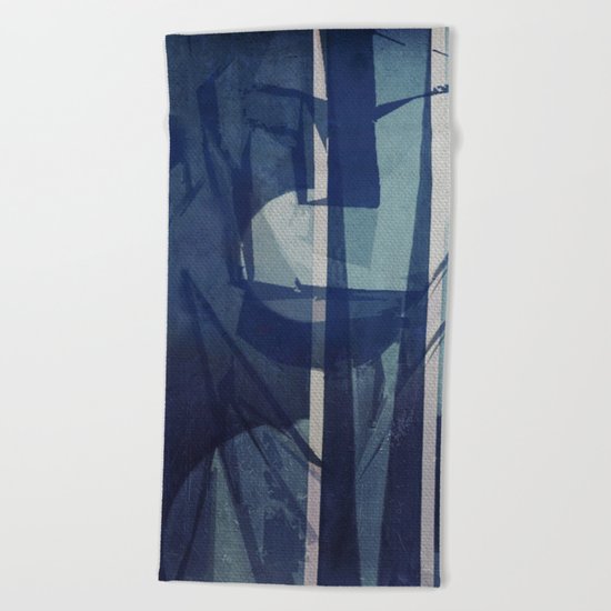 La Mujer y la Agua Beach Towel