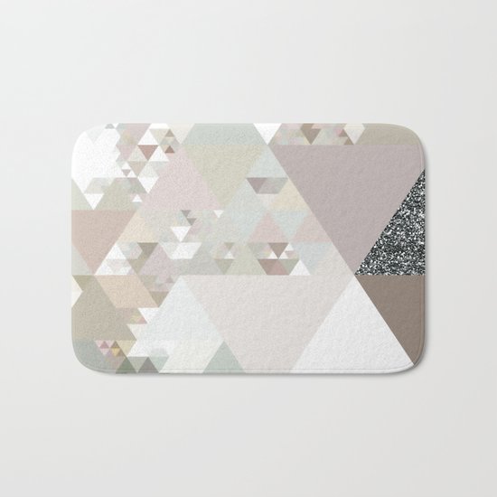 Triangles in glittering graphite quartz - Grey glitter triangle pattern Bath Mat