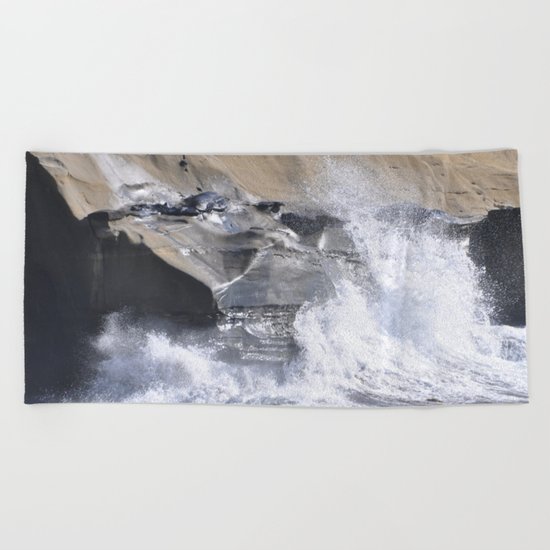 SPLASHING OCEAN WAVE Beach Towel
