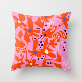 Pink home jungle: Organic shapes and flowers Throw Pillow