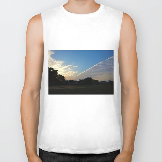 drama in the sky Biker Tank