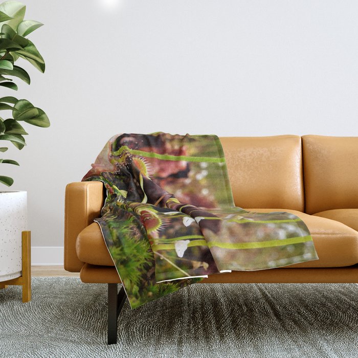 Carnivorous plant #2 Throw Blanket