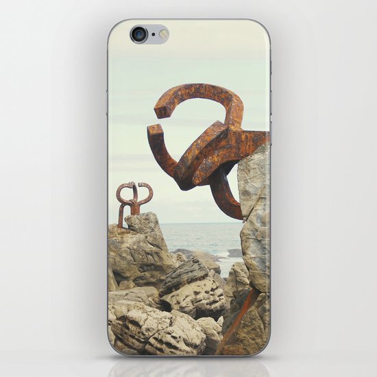 Peine del Viento iPhone & iPod Skin
