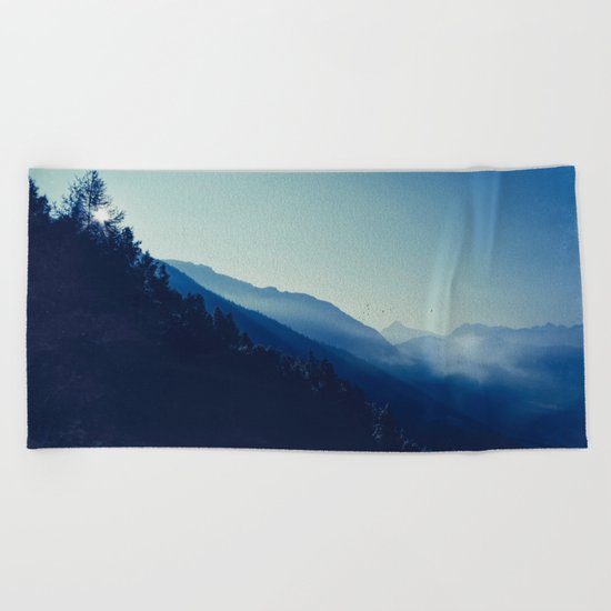 daybreak blues Beach Towel