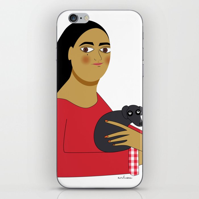 Michael Sowa, mujer con su perro iPhone Skin