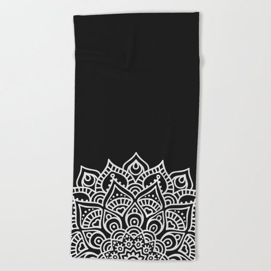 BLACK N' WHITE MANDALA Beach Towel