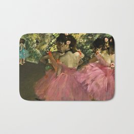 Edgar Degas  -  Dancers In Pink Badematte