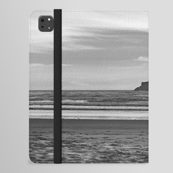 Sea Stack Beach Sunset | Oregon Coast Black and White Travel Photography iPad Folio Case