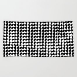 PreppyPatterns™ - Cosmopolitan Houndstooth - black and white Beach Towel